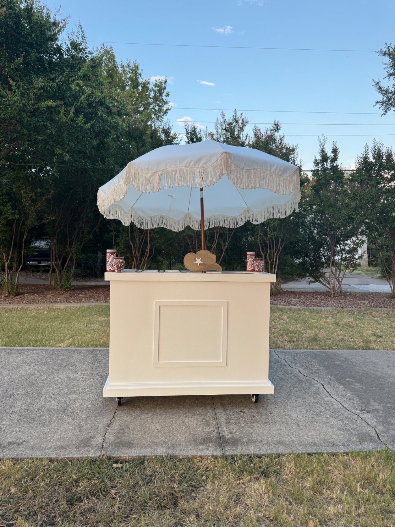 Vaquerita Cart front view under a cream fringed umbrella